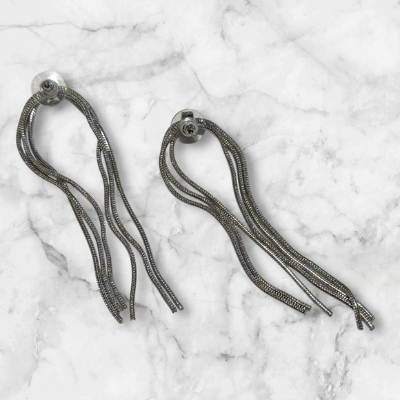 🆕GUESS Silver Dangle Earrings - Picture 4 of 13